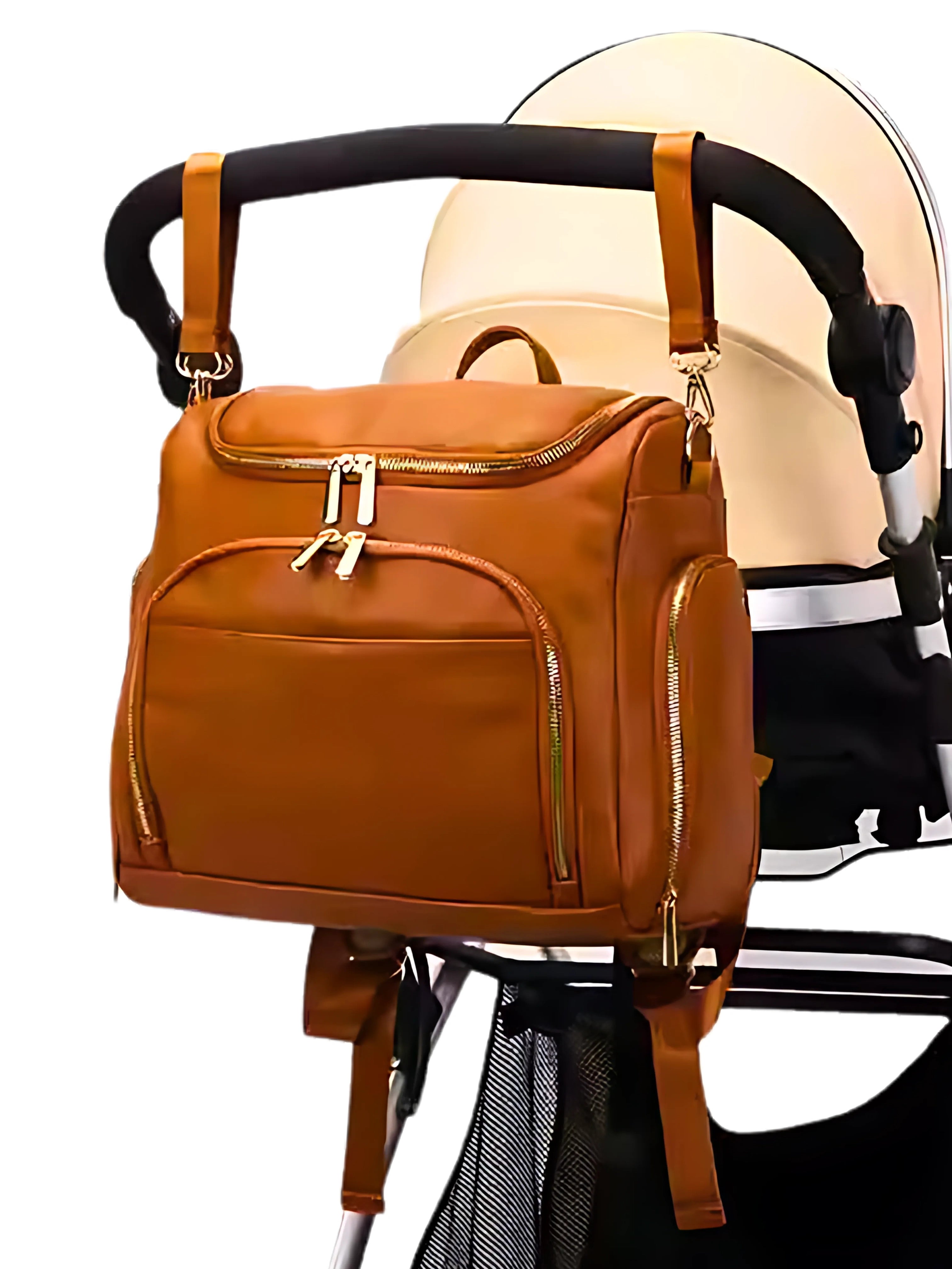 Sac à langer camel attaché à une poussette, design élégant et multifonction pour transporter facilement les affaires de bébé.