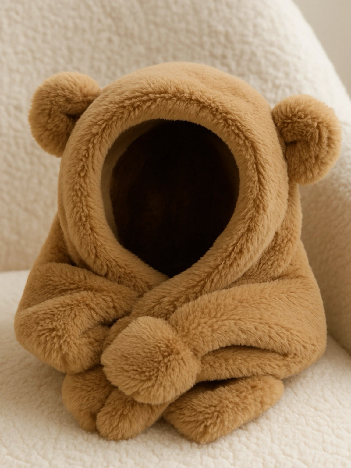 Baby hat with integrated scarf – Soft, warm plush