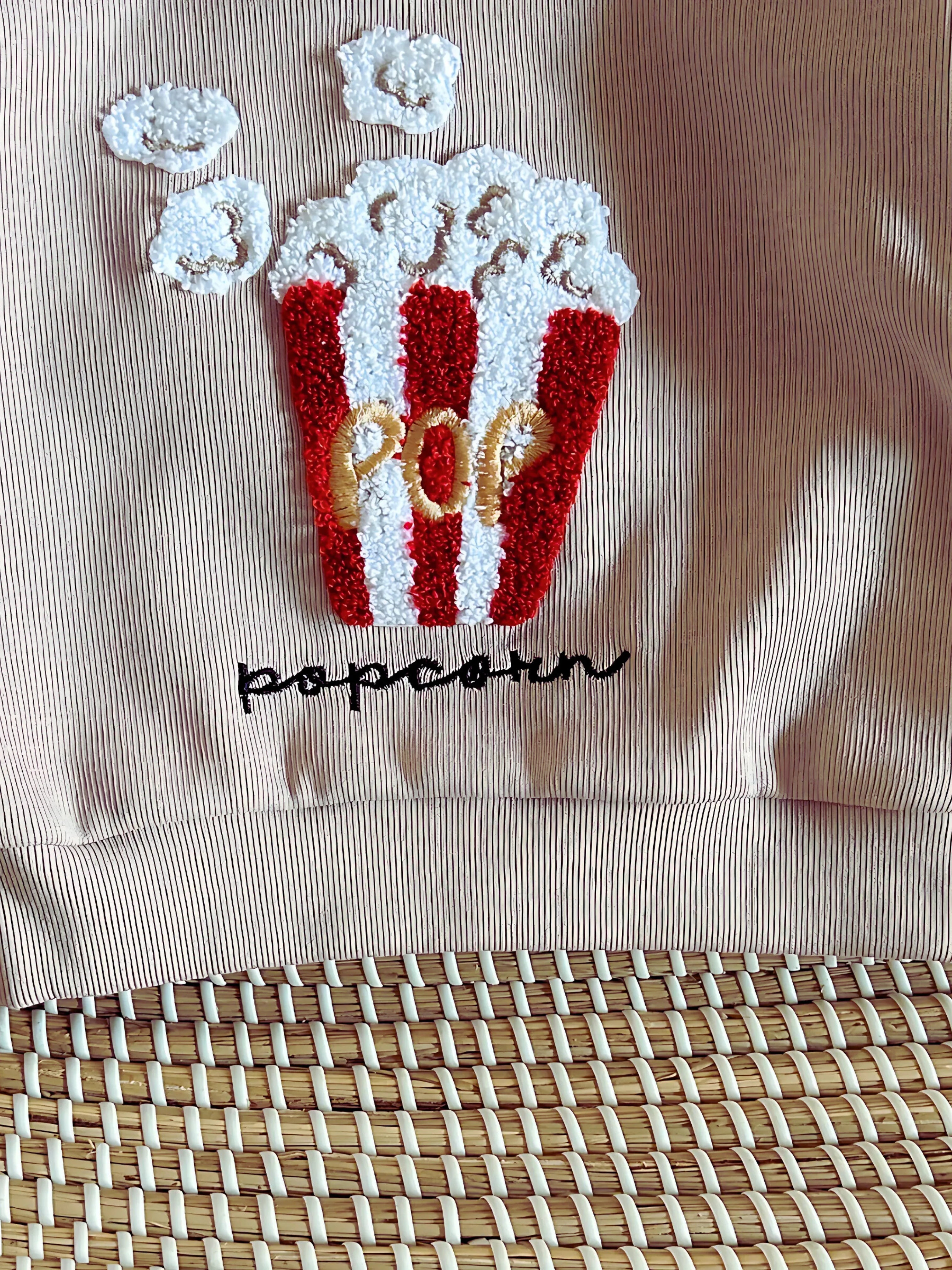 Milan - Son ensemble sweat-shirt et pantalon broderie Popcorn ou muffin gourmand