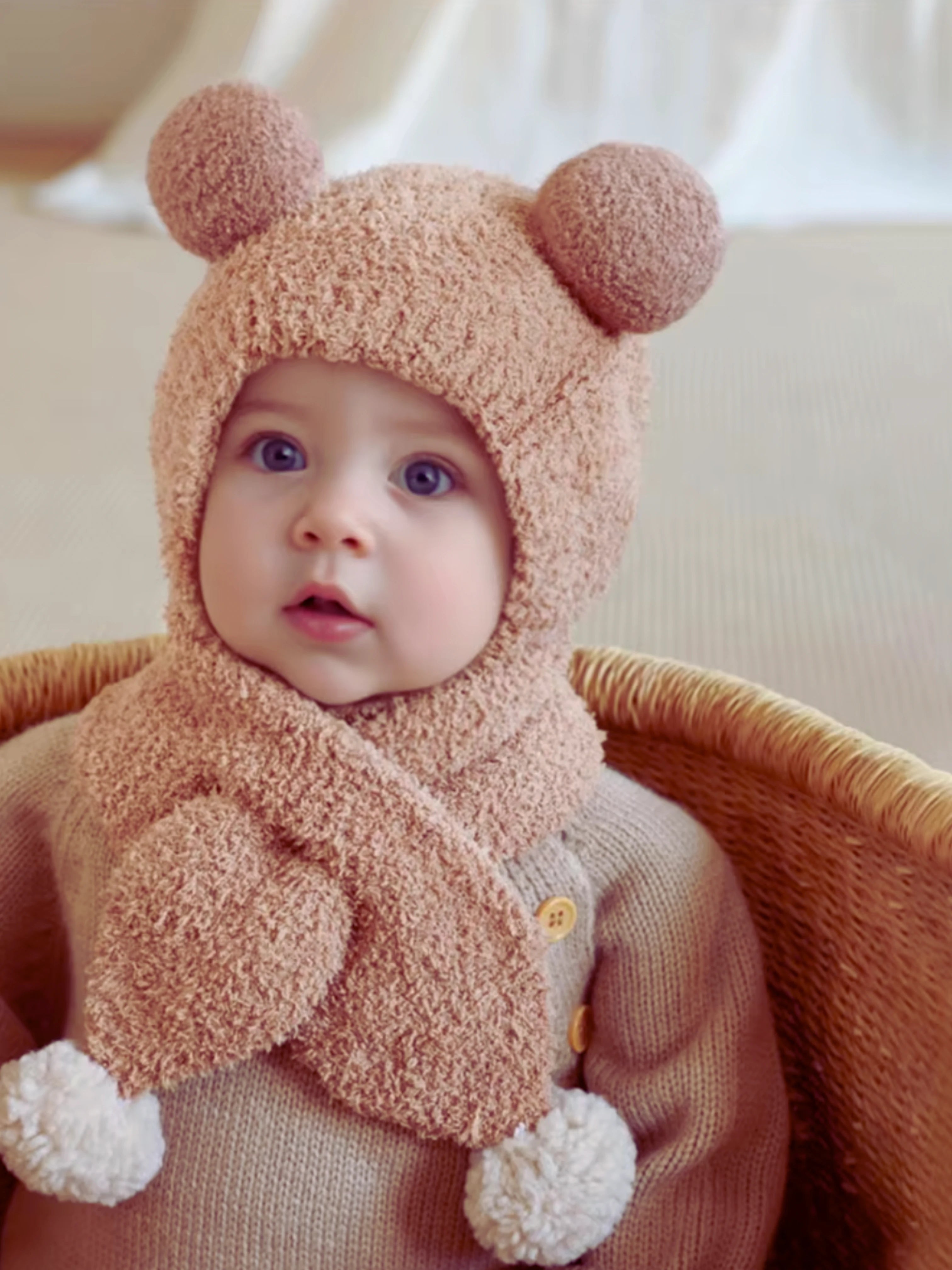 Eden - Son bonnet ourson douillet avec son écharpe intégrée