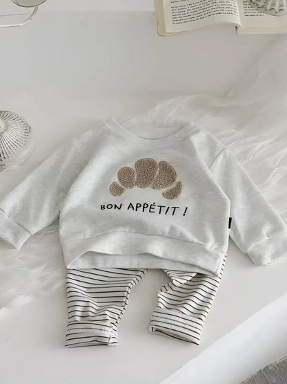 Détails Gourmands & Tenue Confort au Quotidien | L'Ensemble Sweat & Pantalon avec Broderies Cookies & Croissant