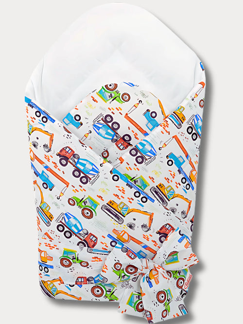 Nid d’ange pour bébé avec imprimé camions, pelleteuses et tracteurs, en coton certifié Oeko-Tex, fabriqué à la main, avec lien à nouer.