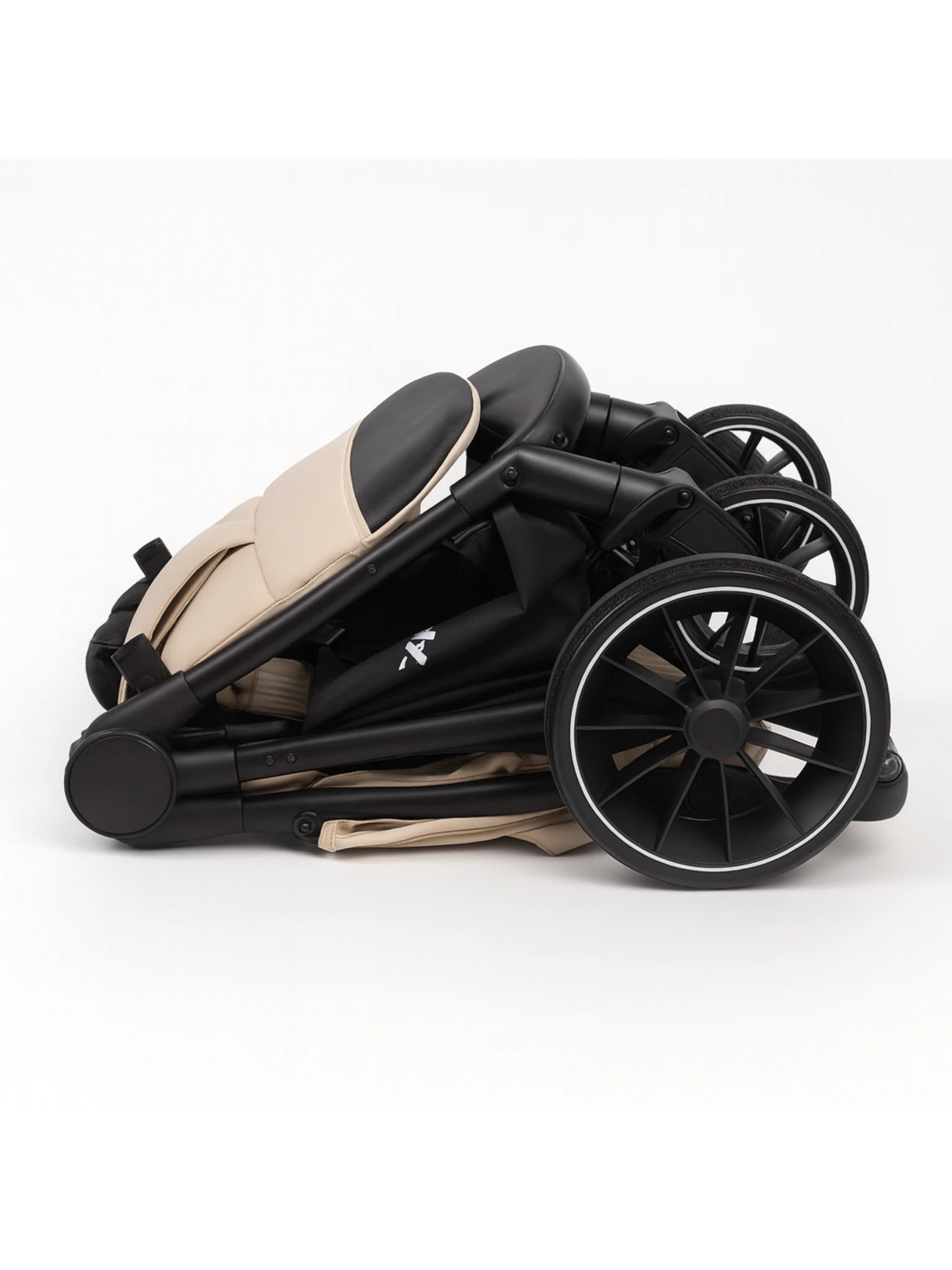 Poussette citadine latte Caretero légère et compacte