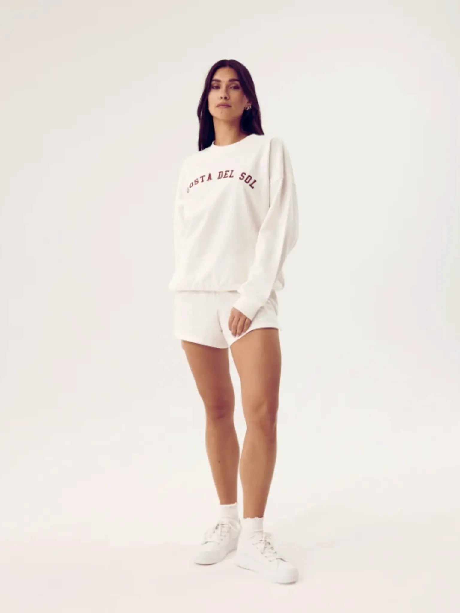 Sweatshirt and shorts set in soft white cotton made with Oeko-Tex® certified cotton.