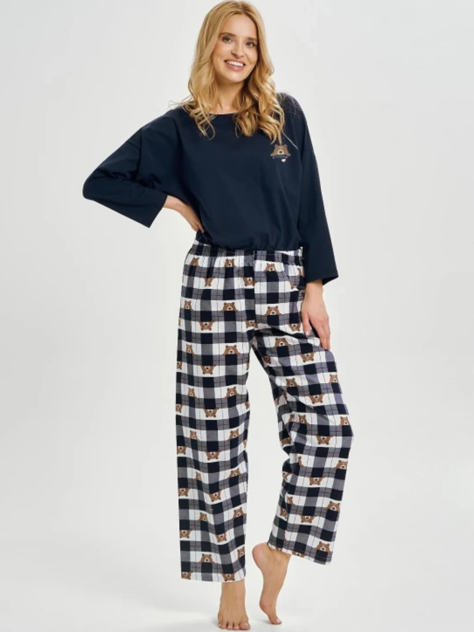 Women's flannel pajamas with Oeko-Tex® certification, featuring a checkered pattern and teddy bears | Soft, warm and comfortable